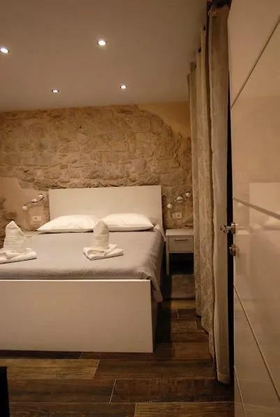 Elegant Residence Rooms Split