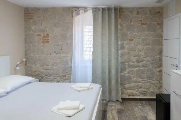 Elegant Residence Rooms Split Guest house