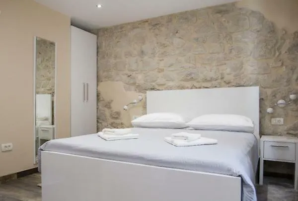 Elegant Residence Rooms Split